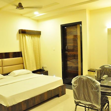 Pai Residency Hotel Хоспет Екстериор снимка