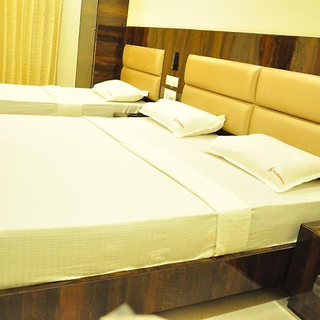 Pai Residency Hotel Хоспет Екстериор снимка