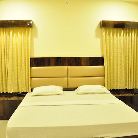 Pai Residency Hotel Хоспет Екстериор снимка