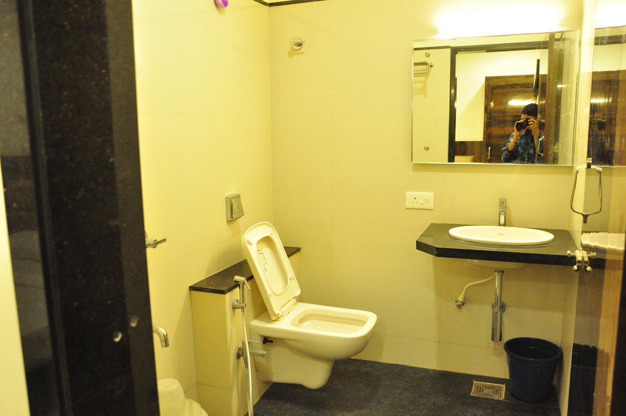Pai Residency Hotel Хоспет Екстериор снимка