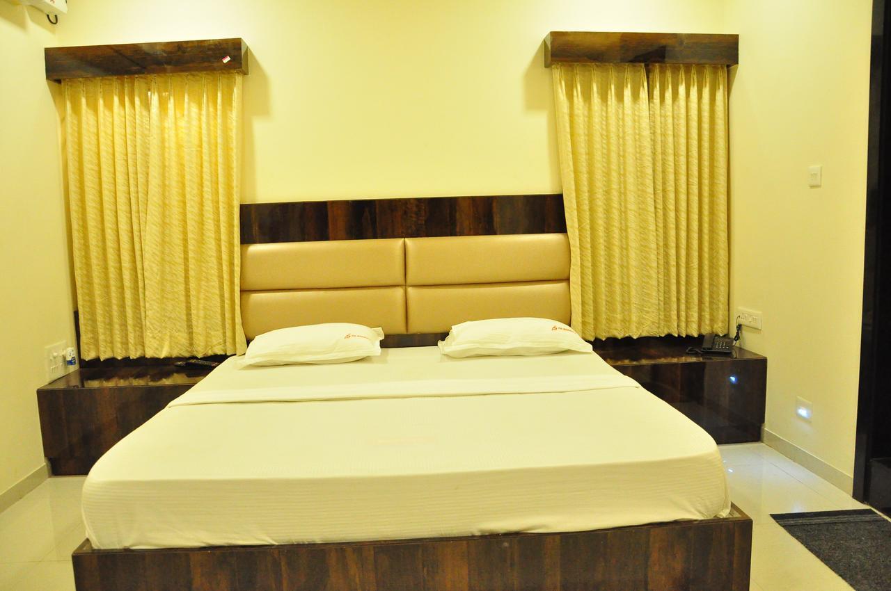 Pai Residency Hotel Хоспет Екстериор снимка