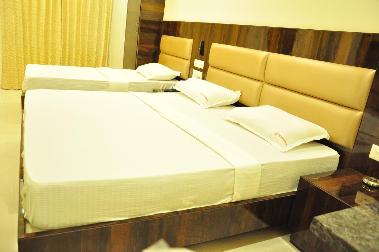 Pai Residency Hotel Хоспет Екстериор снимка