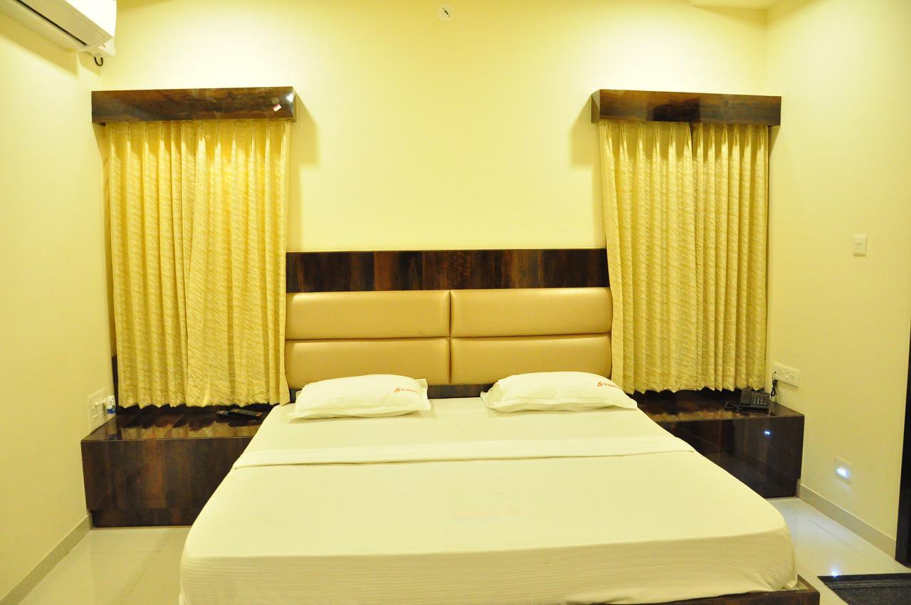 Pai Residency Hotel Хоспет Екстериор снимка